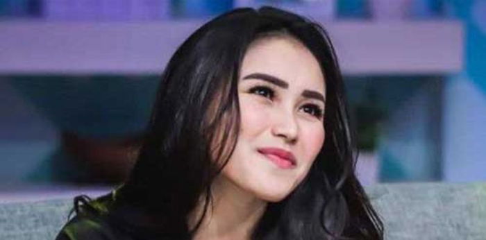 Ayu Ting Ting Jatuh Sakit Saat Umrah : Badannya Panas Sampai Muntah-Muntah