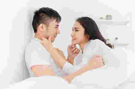 Biar makin bergairah dan tidak bosan, cobalah macam-macam gaya bercinta favorit pria dan wanita ini. Lengkap dengan tipsnya!