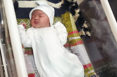 istri opick melahirkan