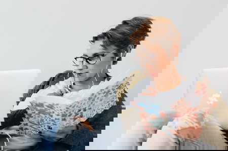 gaji social media specialist