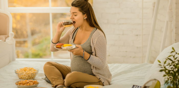 Suka Makanan Manis Saat Hamil? Ini Bahayanya untuk Bunda dan Janin!