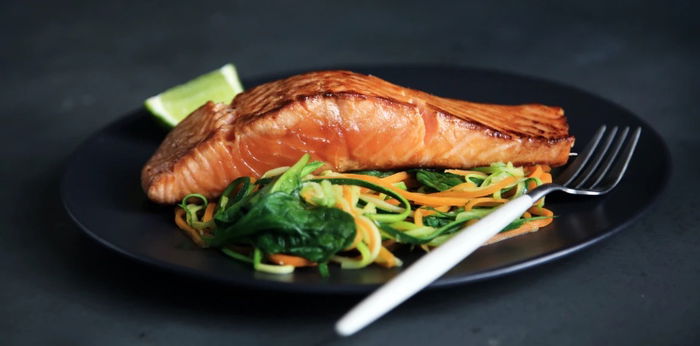 Ikan Salmon Vs Ikan Tuna, Mana Ya yang Lebih Sehat Untuk Parents Sekeluarga?