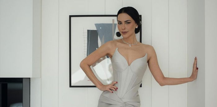 Potret Gaun Sophia Latjuba di Pernikahan Eva Celia, Memesona!