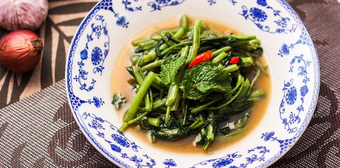 8 Resep Tumis Kangkung Sederhana, Enak dan Praktis