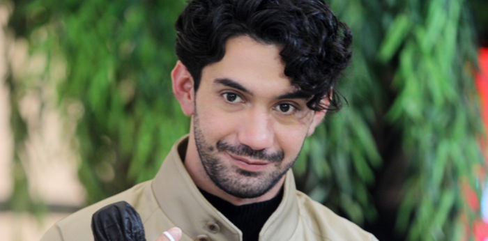 11 Transformasi Reza Rahadian sejak Kecil hingga Jadi Aktor Papan Atas