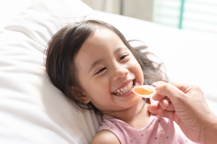 Bebas Stress, Ini Cara Agar Si Kecil Mau Minum Obat Batuk Tanpa Dipaksa