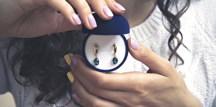 7 Fakta Tentang Batu Topaz yang Punya Kilau Pendar Cantik, Beserta Makna dan Manfaatnya