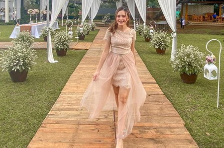 10 Inspirasi Outfit Cewek Bumi, Bikin Penampilan Lebih Keren! 