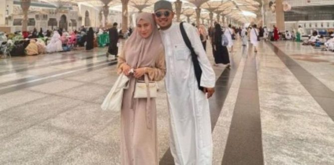 Inilah Potret Momen Haji Juragan 99 dan Shandy Purnamasari, Sempat Liwetan di Tanah Suci