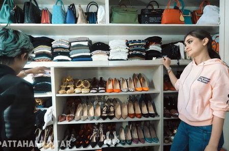 Artis Koleksi Sepatu Mahal