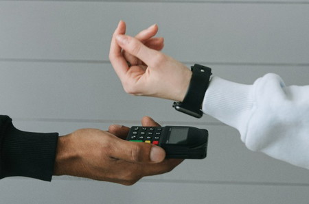 Pentingkah Punya Rekening Bersama Pasangan? Intip Plus Minusnya