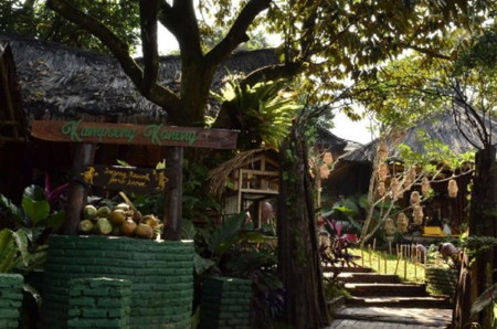 13 Restoran Bertema Saung Desa Ini Cocok untuk Tempat Makan Bareng Keluarga
