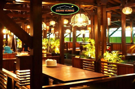 Restoran Bertema Saung Desa