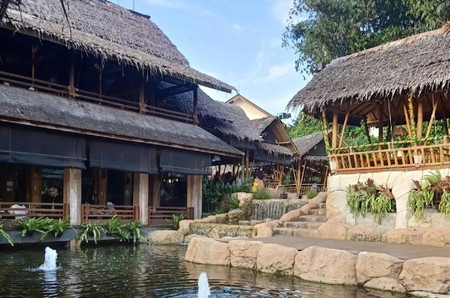 Restoran Bertema Saung Desa