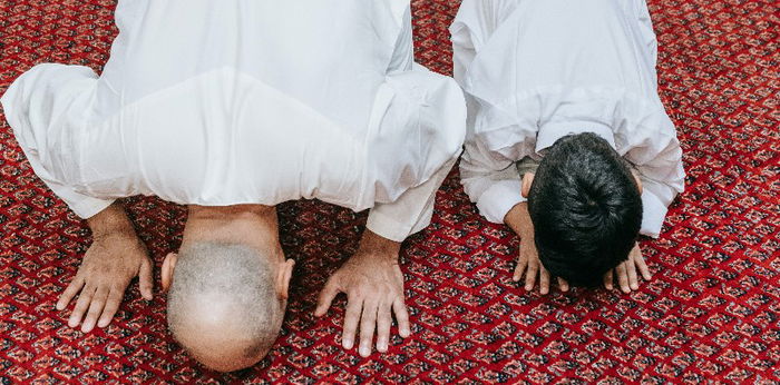 Ajarkan Si Kecil Sejak Dini, Ini Bacaan Niat dan Tata Cara Sholat Jumat