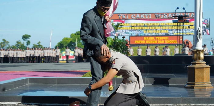 Kisah Anak Sopir Angkot Jadi Polisi: ''Saya Ingin Mengubah Ekonomi Keluarga''