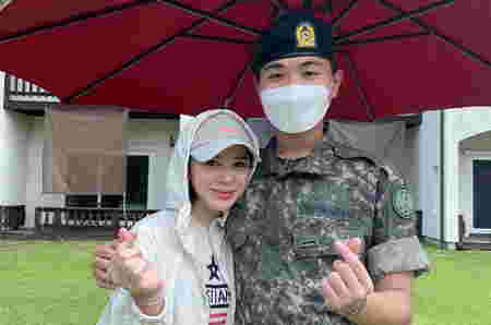 Ayana Moon lepas hijab