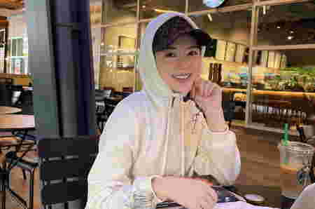 Ayana Moon lepas hijab