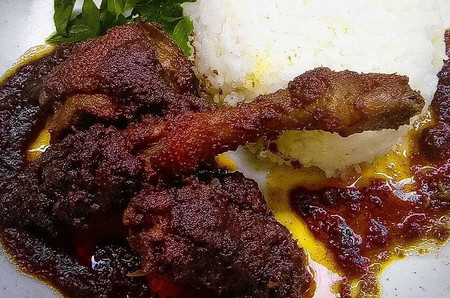 Resep Sambal Bumbu Hitam Khas Madura yang Bikin Nagih, Bisa Dicocol Aneka Lauk!