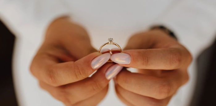 Lihat Calon Suami Mandi dengan Ibunya, Wanita Ini Batalkan Pernikahan