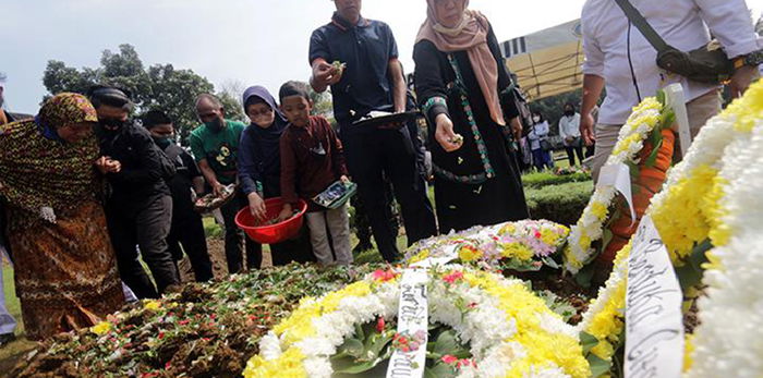 TNI AL Berikan Beasiswa ke Anak TNI Korban Kecelakaan Cibubur