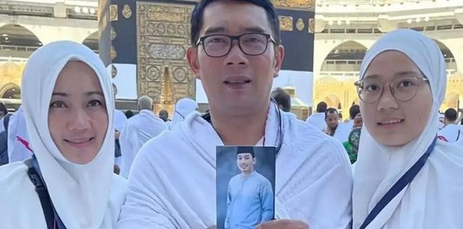 7 Potret Ridwan Kamil Berhaji, Doakan Mendiang Eril di Ka'bah