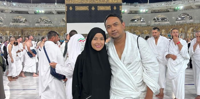 5 Potret dan Momen Meisya Siregar Pergi Haji bersama Suami