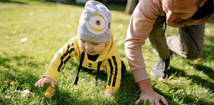 8 Penyebab Bayi 8 Bulan Belum Bisa Merangkak, Haruskah Bunda Khawatir?