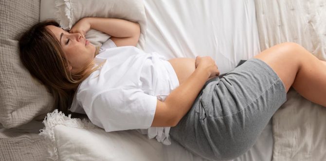 Alami Susah Tidur Saat Trimester 2, Bun? Ini Penyebab dan Cara Mengatasinya