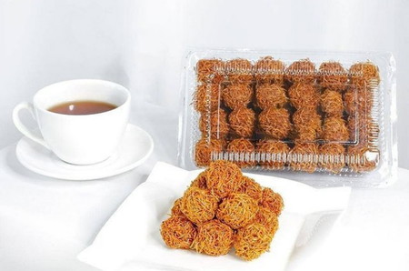 kue kremes