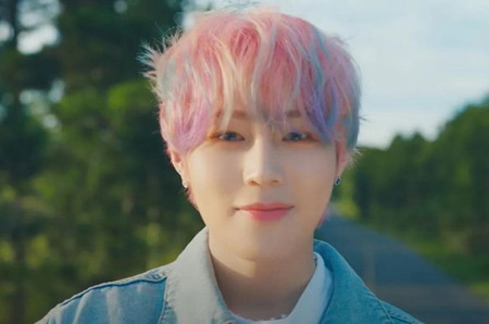 17 Idol KPop Social Butterfly, Temannya Banyak Banget