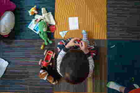 membiarkan anak kesulitan