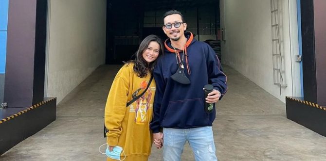 10 Potret Romantis Denny Sumargo dan Istri, Bikin Gemas Warganet!
