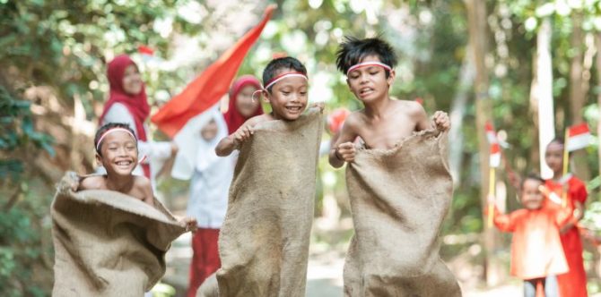 7 Manfaat Ikut Lomba Agustusan untuk Anak, Bisa Bikin Cerdas Lo!
