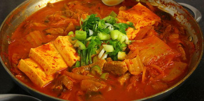 Mengenal Makanan Khas Korea Kimchi Jjigae dan Resepnya