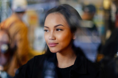 potret Alexandra Daguise, Sangat Eksotis