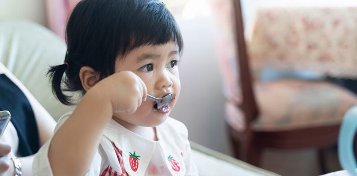 13 Cara Mengatasi Anak 1 Tahun Susah Makan, Kenali Juga Penyebabnya!