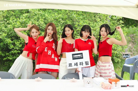 Le Sserafim Akhirnya Resmikan Nama Fan Club, Maknanya Sangat Mendalam!
