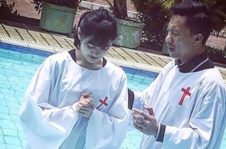 9 Perjalanan Spiritual Marcella Simon, Sempat Mualaf Kini Kembali ke Kristen