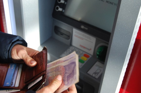 Mudah dan Praktis, Ini 6 Cara dan Tips Aman Transfer Uang Lewat ATM