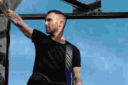 profil adam levine