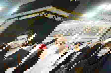 Artis bollywood naik haji