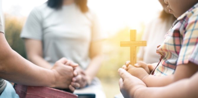 10 Doa Kristen untuk Keluarga, Bimbingan agar Berada di Jalan Benar