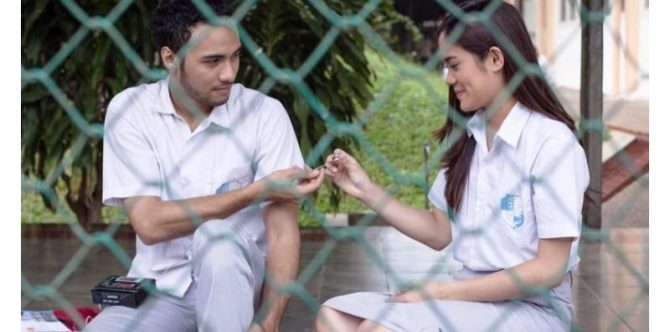 10 Film Indonesia Tentang Remaja Paling Berkesan, Nostalgia Masa SMA!