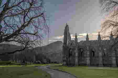 Mengintip Lebih Dekat Istana Holyroodhouse, Kediaman Resmi Keluarga Kerajaan Inggris