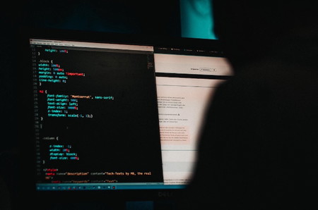 Mengulik Total Perkiraan Gaji Hacker, Seuntung Apa Jadi Peretas?