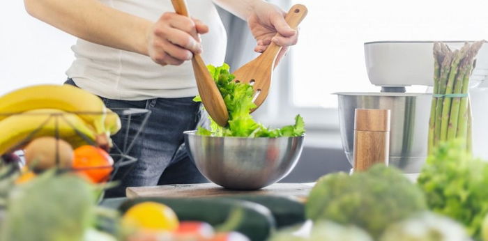 12 Makanan yang Dilarang untuk Ibu Hamil 1 Bulan, Cek di Sini!