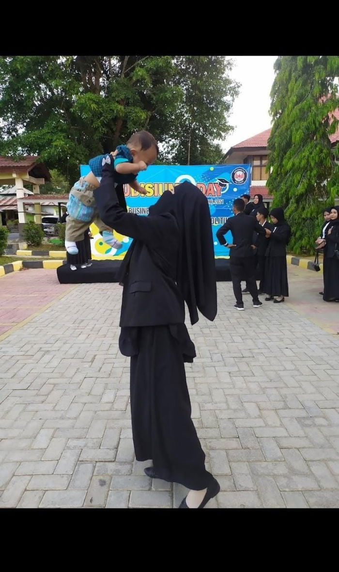 Meraih Sarjana Bersama Buah Hatiku... ❤️❤️❤️