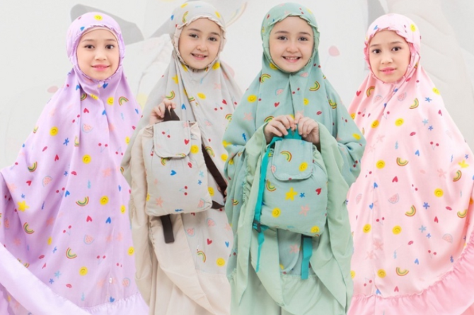 Mukena anak dengan kombinasi bahan rayon dan mikro