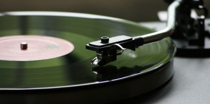 7 Rekomendasi Vinyl Player Terbaik 2023, Kualitas Suara Jernih!